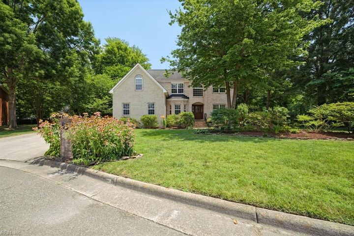 Property Photo: 707 River Gate Ct VA 23322