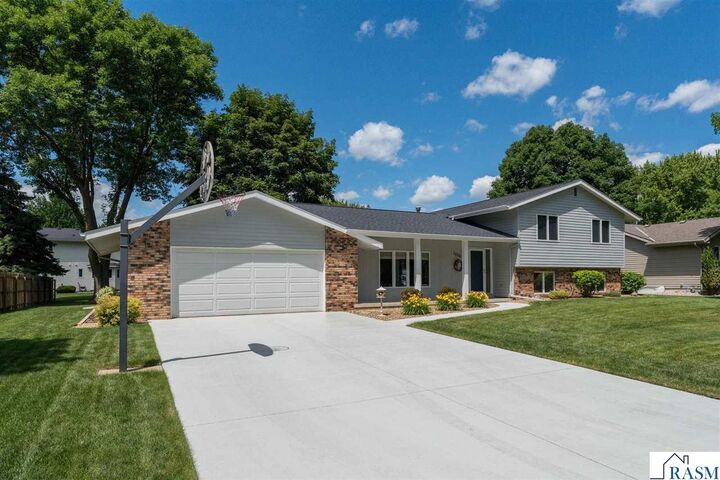 Property Photo: 1028 Shady Oak Drive MN 56003