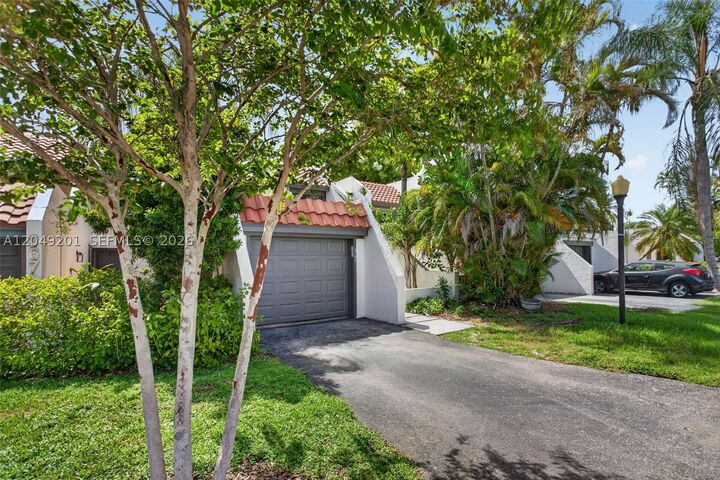 Property Photo: 3969 Orange Tree Ln #3969 FL 33332