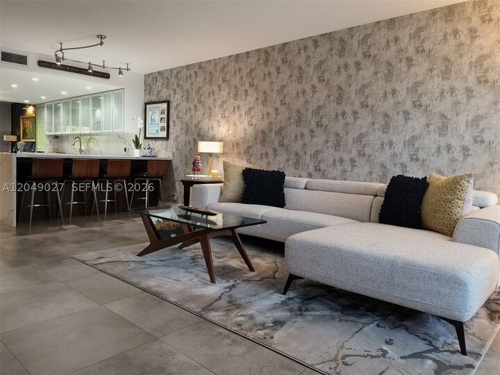 Property Photo:  6047 Bayview Dr  FL 33308 