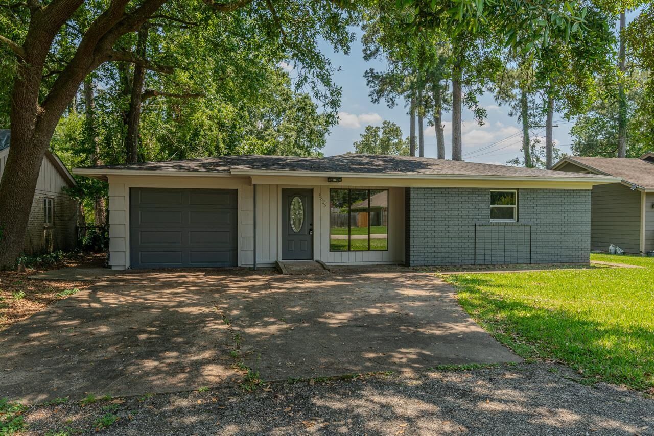 Property Photo: 3825 Buckingham Row TX 77706
