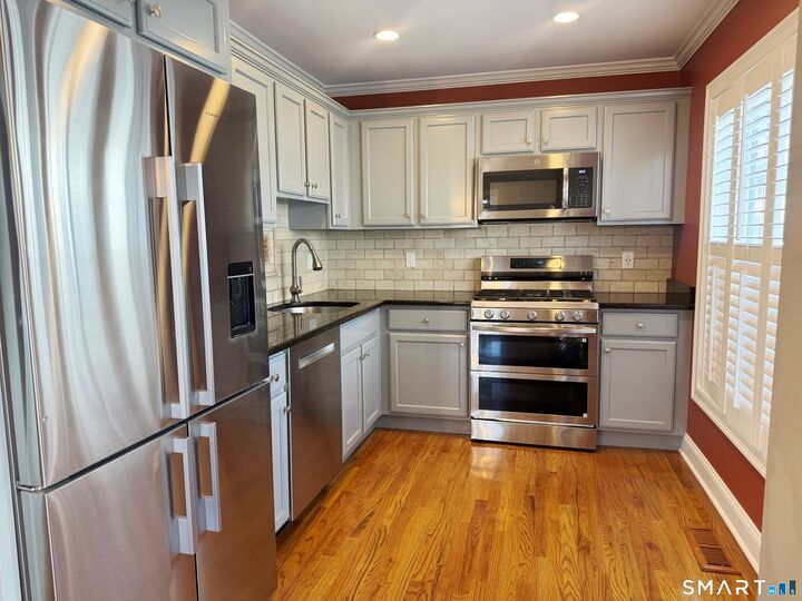 Property Photo:  59 Liberty Street 19  CT 06902 