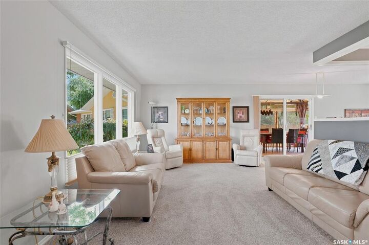 Property Photo:  2964 Cumberland Avenue S  SK S7J 2A6 