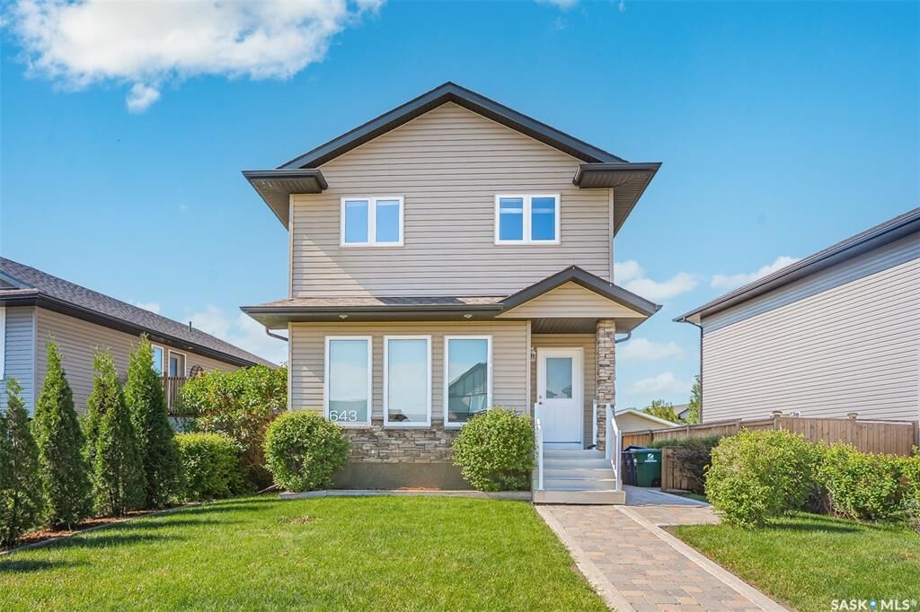 Property Photo: 643 Hampton Circle SK S7R 0K1