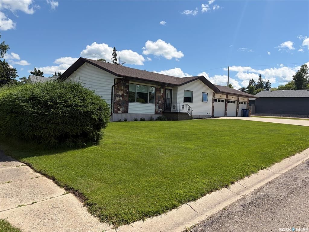 Property Photo:  201 1st Street  SK S0A 1W0 