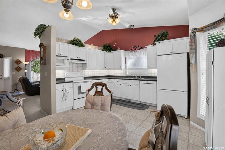 Property Photo: 307 Sumner Lane SK S7L 7L7