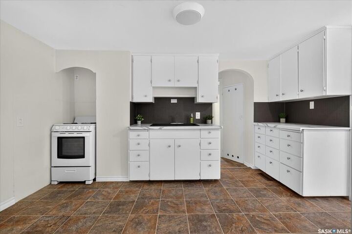 Property Photo:  276 Halifax Street  SK S4R 1S8 