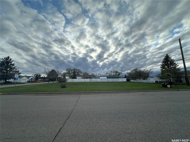 Property Photo:  400 3rd Avenue W  SK S0H 0B0 