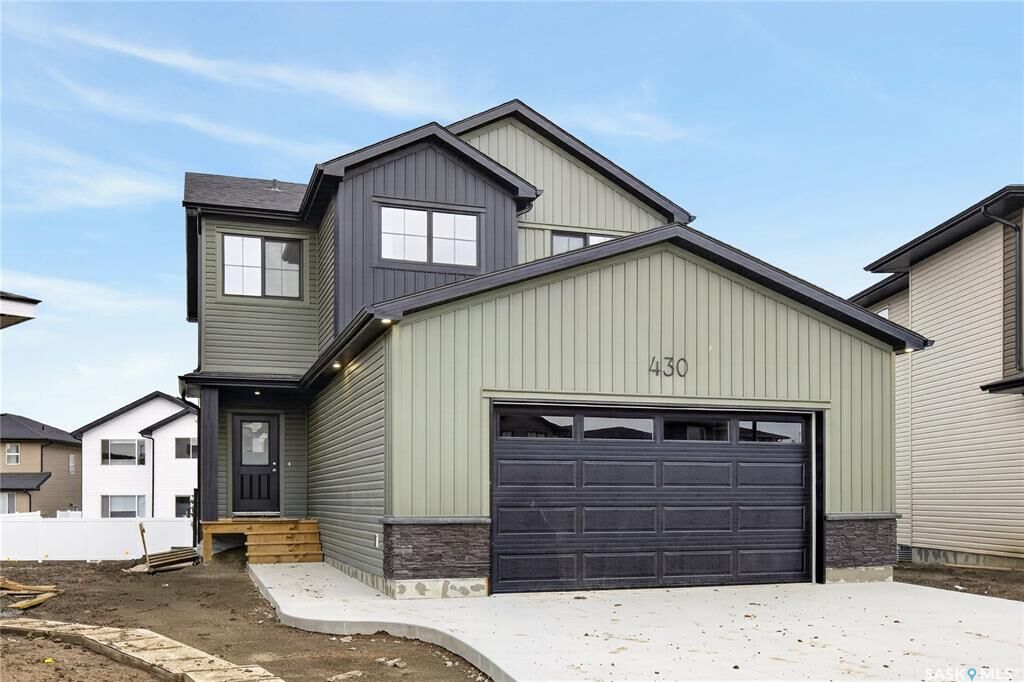 Property Photo: 430 Cockcroft Place SK S7V 1Y9