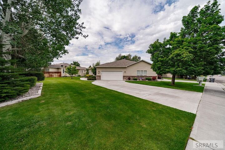 Property Photo:  960 Escalante Avenue  ID 83404 