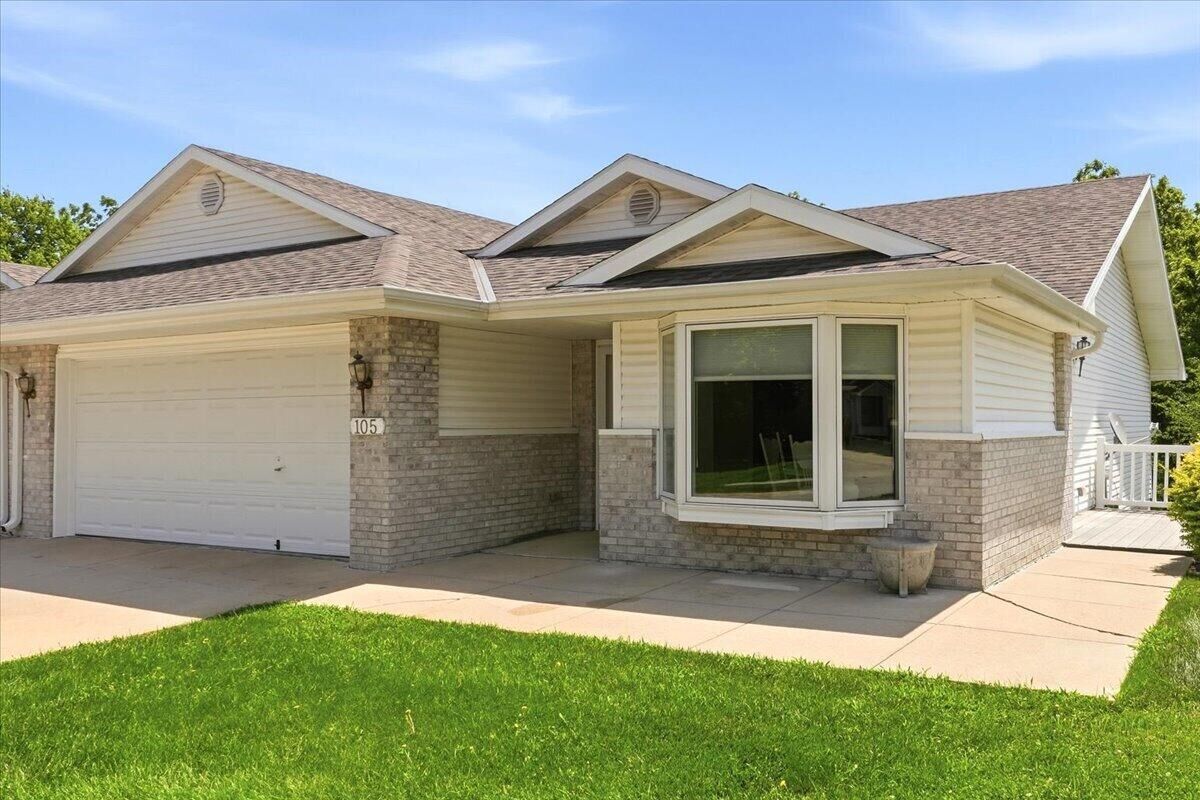 Property Photo:  105 E Deer Lane  NE 68048 