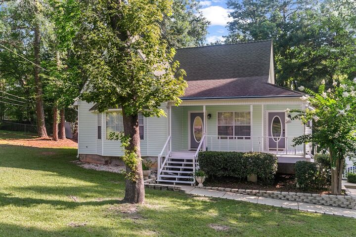 Property Photo:  910 Derbyshire Dr.  AL 36303 
