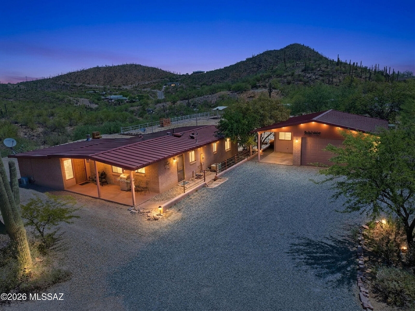 Property Photo: 2500 W Irvington Place AZ 85746
