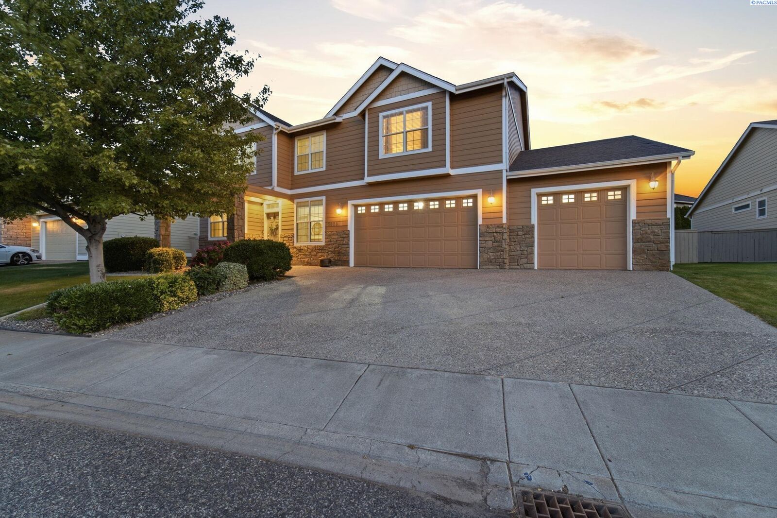 Property Photo:  5609 W 14th Ave  WA 99338 