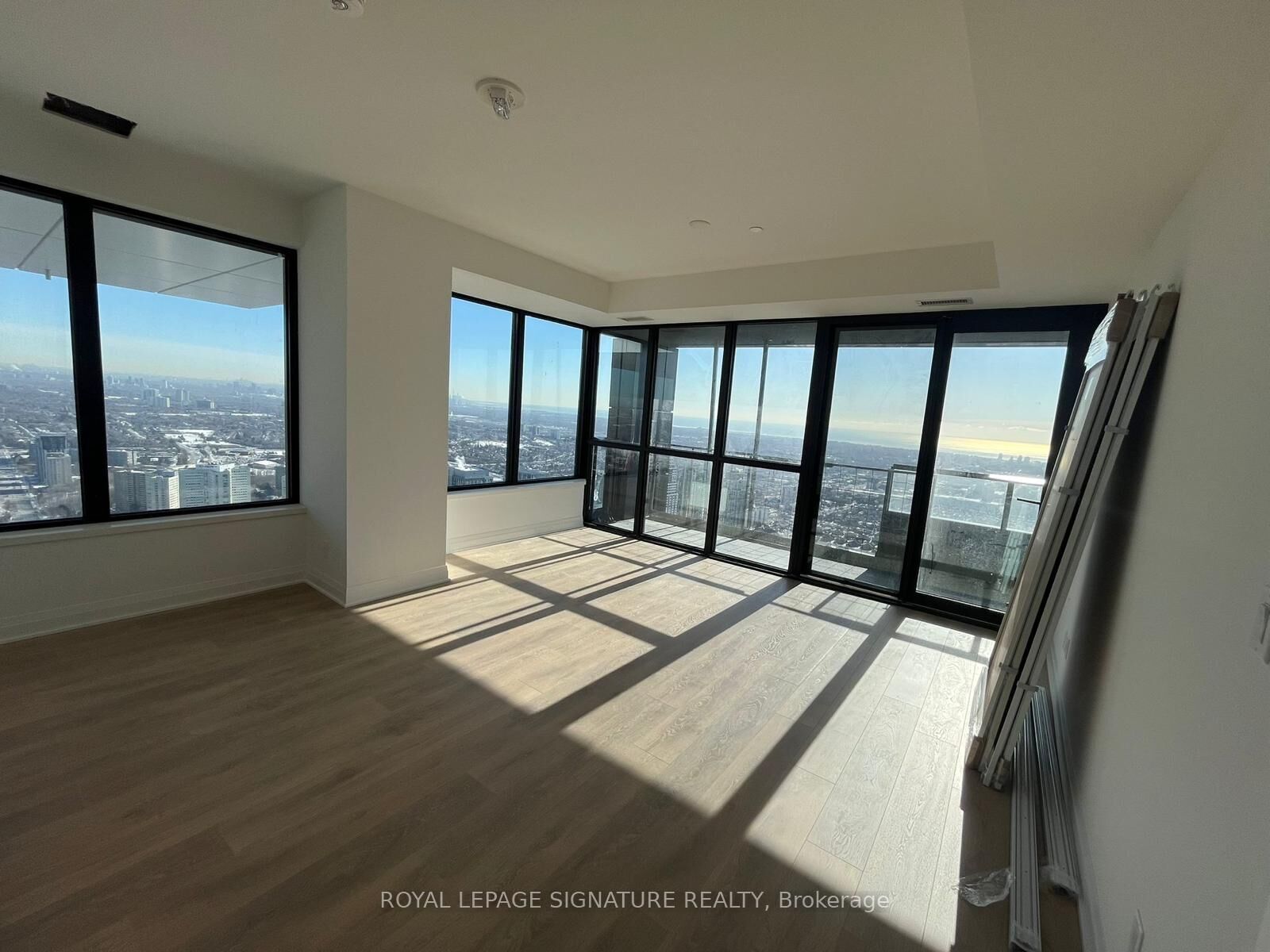 Property Photo:  4015 The Exchange N/A 5402  ON L5B 0N9 