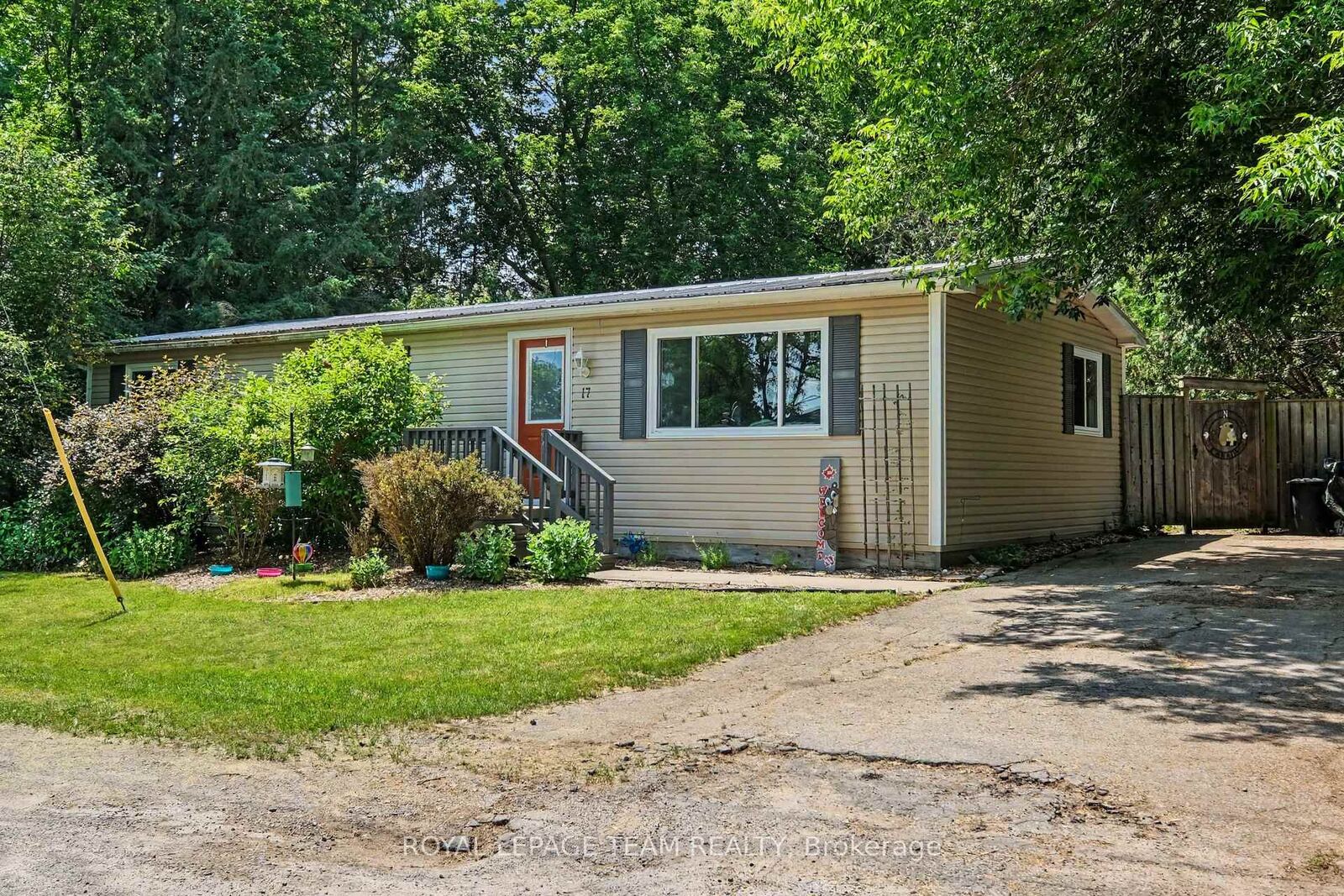Property Photo:  17 Cassell Lane  ON K7A 4S5 
