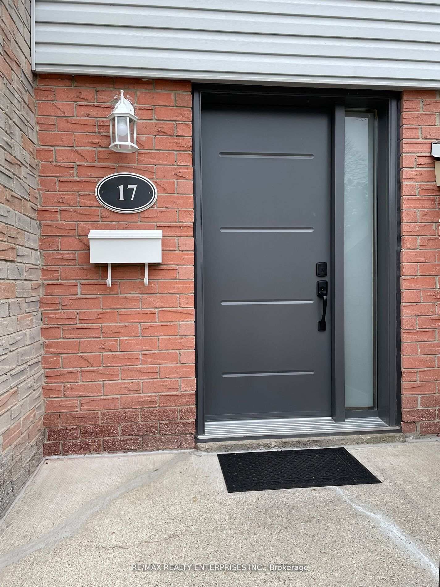 Property Photo:  1055 Shawnmarr Road 17  ON L5H 3V2 