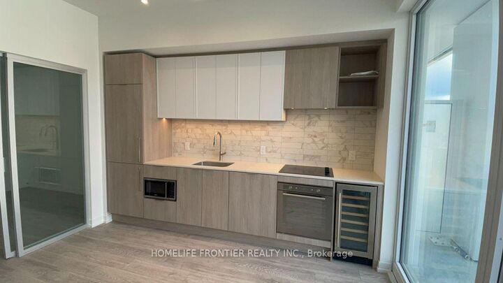 Property Photo:  2020 Bathurst Street 617  ON M5P 0A6 