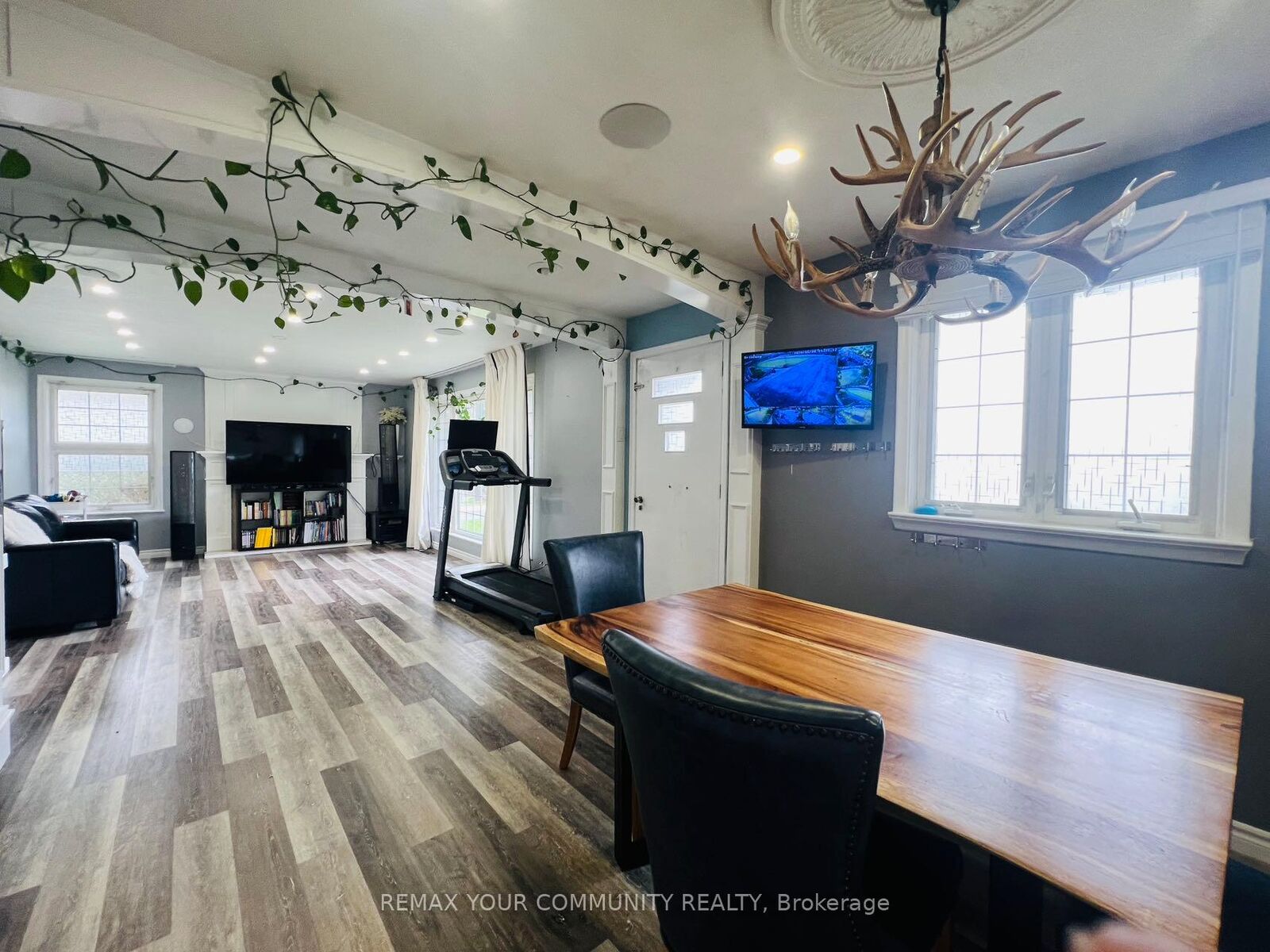 Property Photo: 211 James Street ON L7B 1J7