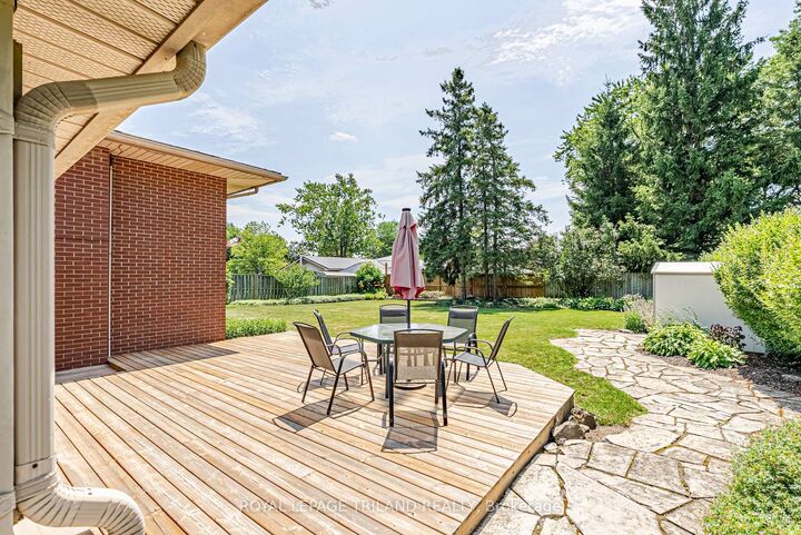 Property Photo:  189 Huntington Crescent  ON N0L 1G3 