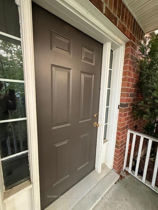 Property Photo: 185 Highland Crescent 1 ON N2M 5P8