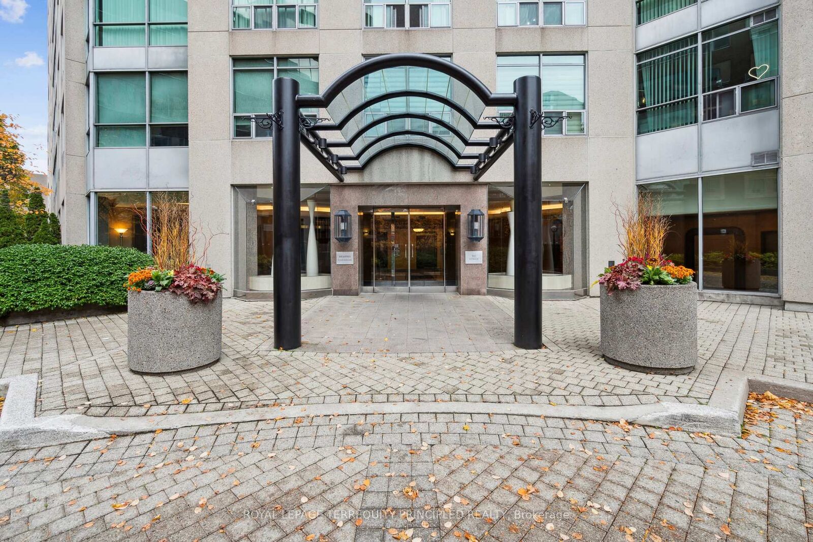 Property Photo:  942 Yonge Street 418  ON M4W 3S8 