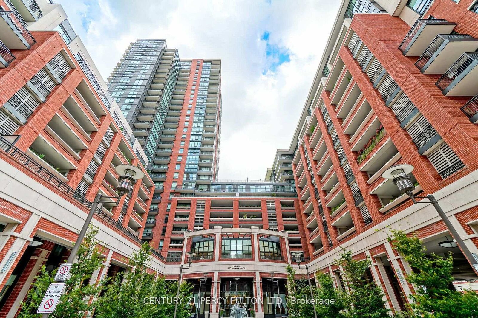 Photo de la propriété: 830 Lawrence Avenue W 501 ON M6A 0B6