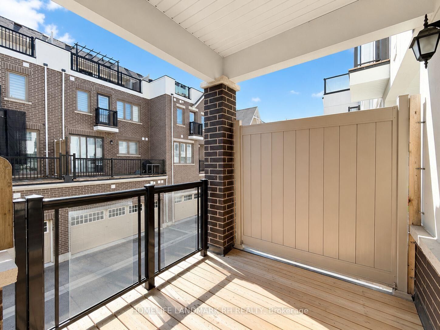 Property Photo:  19 Edward Lennox Street  ON L6B 1M9 