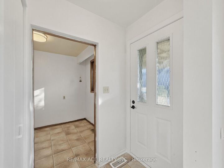 Property Photo: 1385 Park Road S ON L1J 4K4
