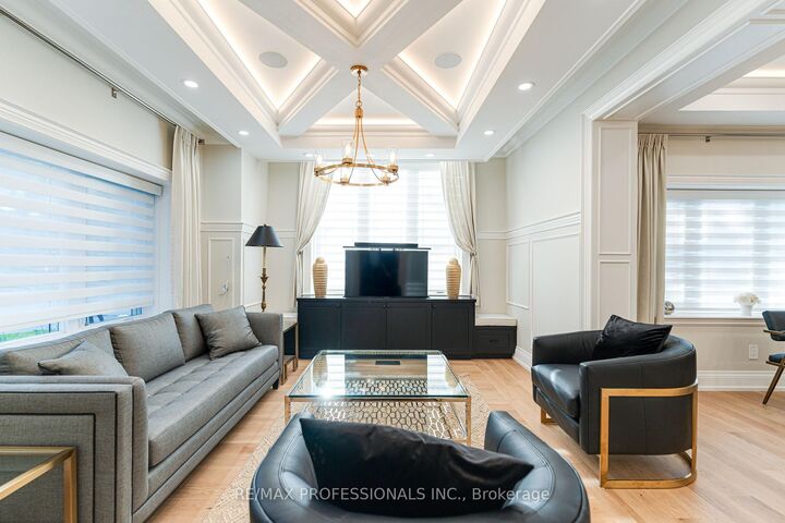 Property Photo: 161 The Kingsway N/A ON M8X 2V5