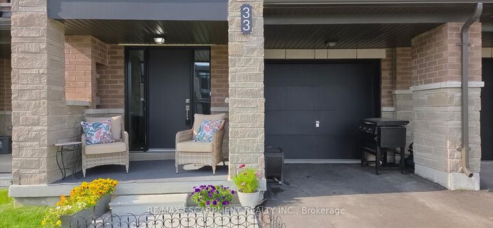 33 Red Maple Lane — photo 1
