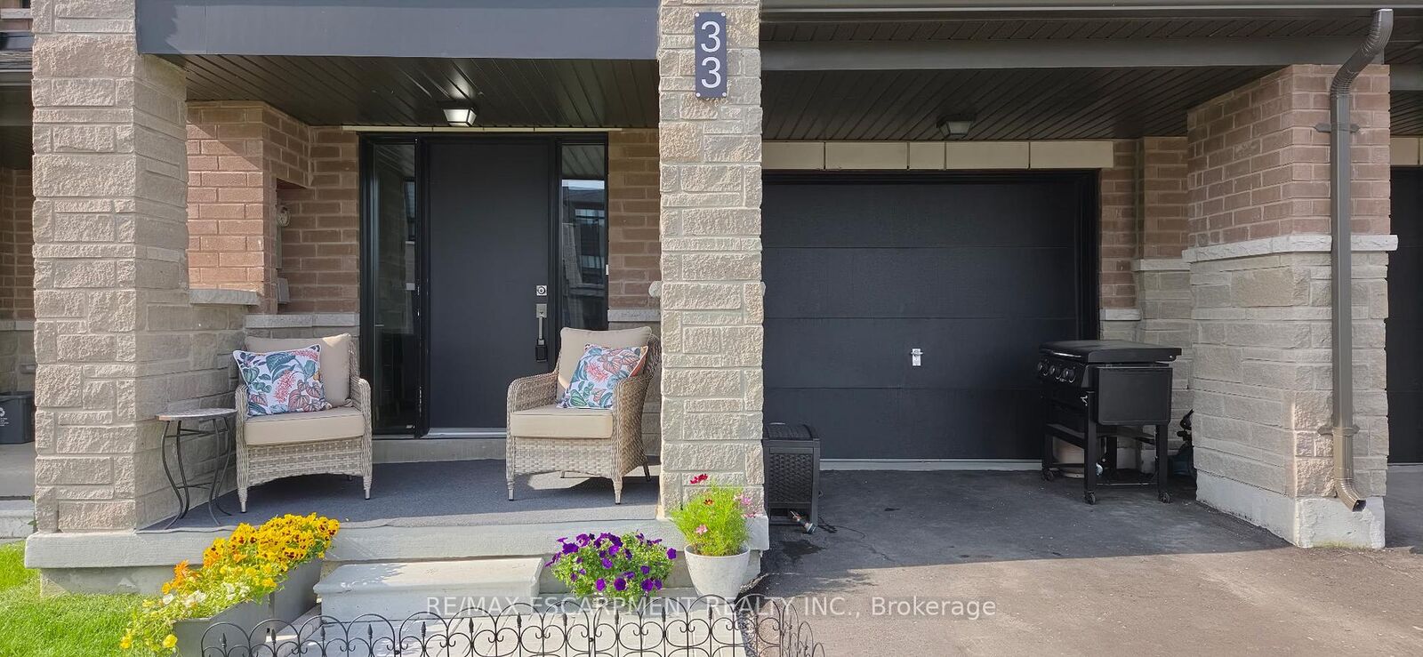 Property Photo:  33 Red Maple Lane  ON L9J 0N4 
