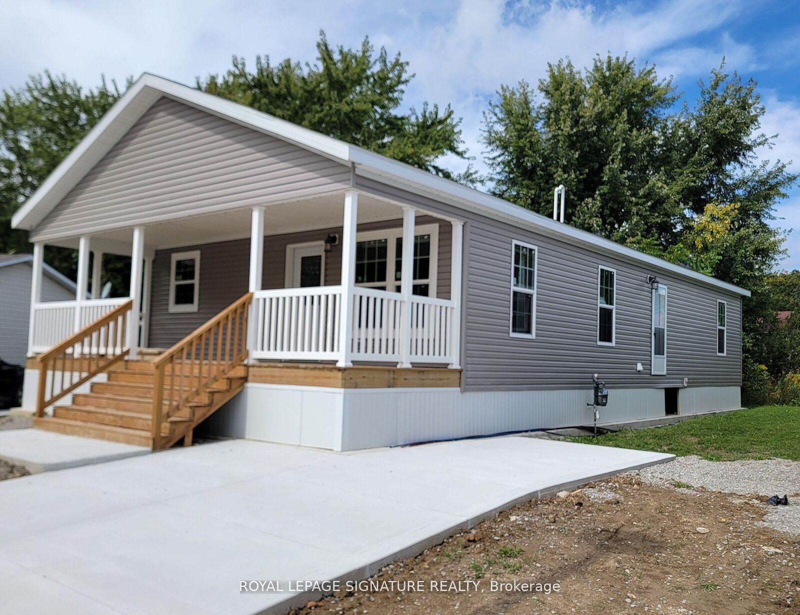 Property Photo: 12 Briarwood Place ON L0L 1L0