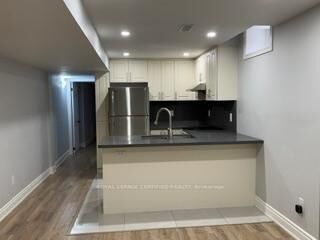 Property Photo:  930 Silversmith Drive Bsmt.  ON L5V 1E9 