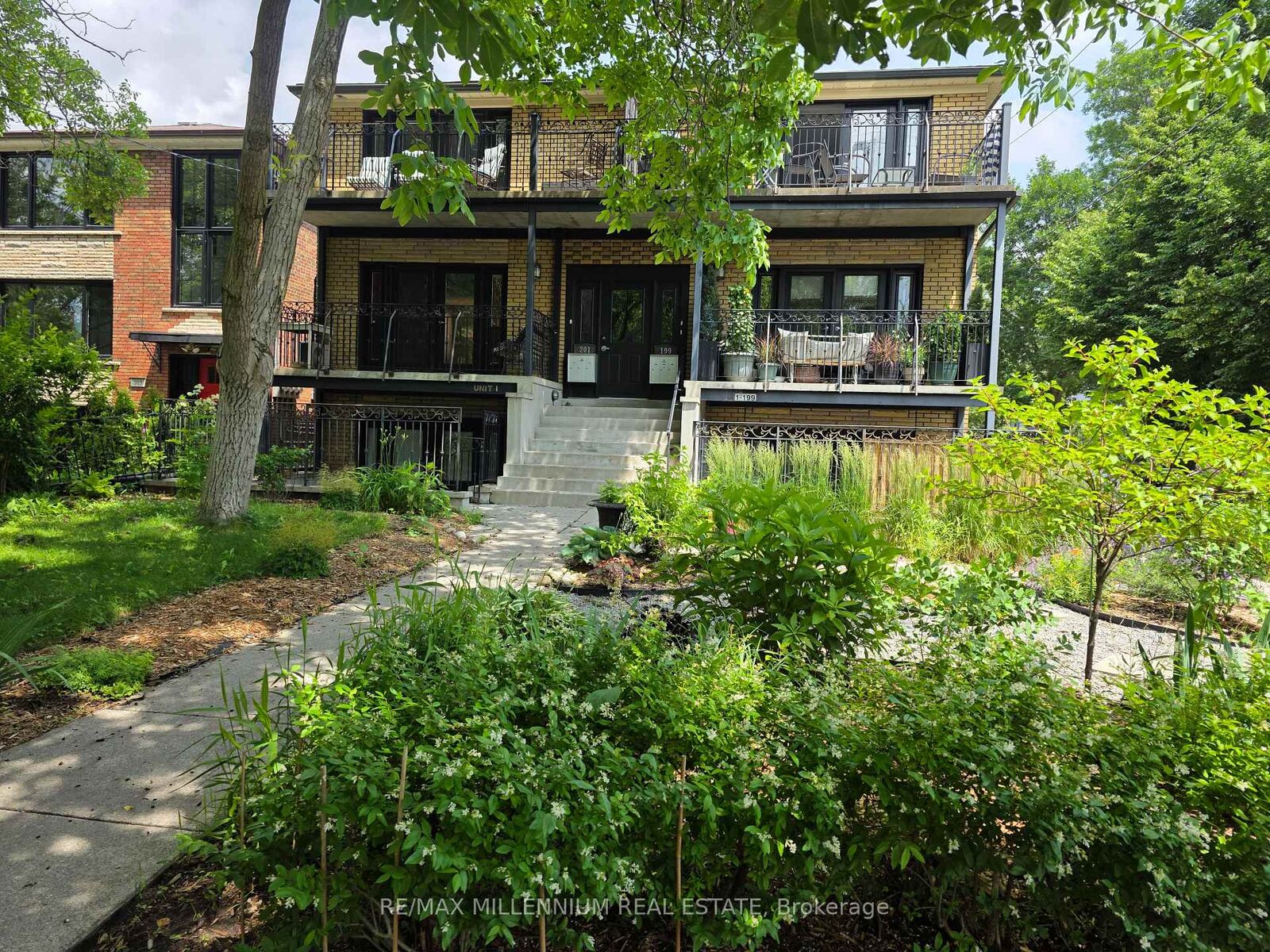 Photo de la propriété:  201 High Park Avenue 2  ON M6P 2S5 