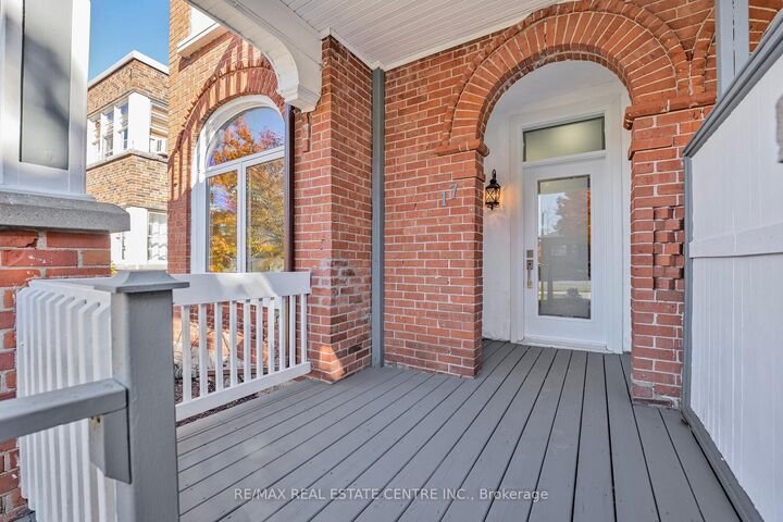Property Photo:  17 First Street  ON L9W 2C6 