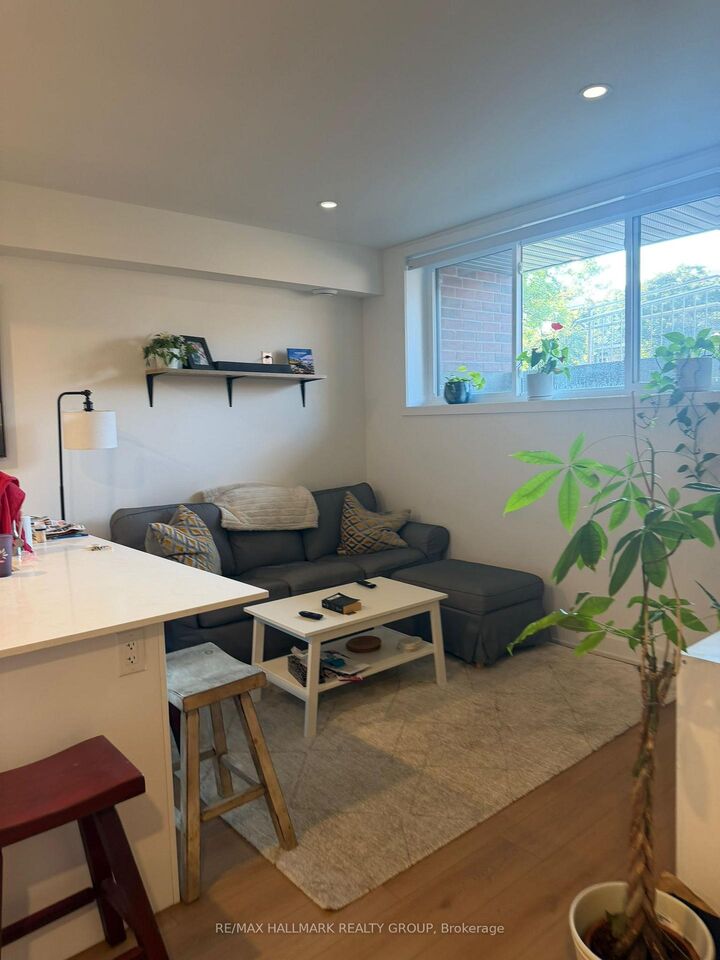 Property Photo: 1260 Dorchester Avenue 1 ON K1Z 8E6