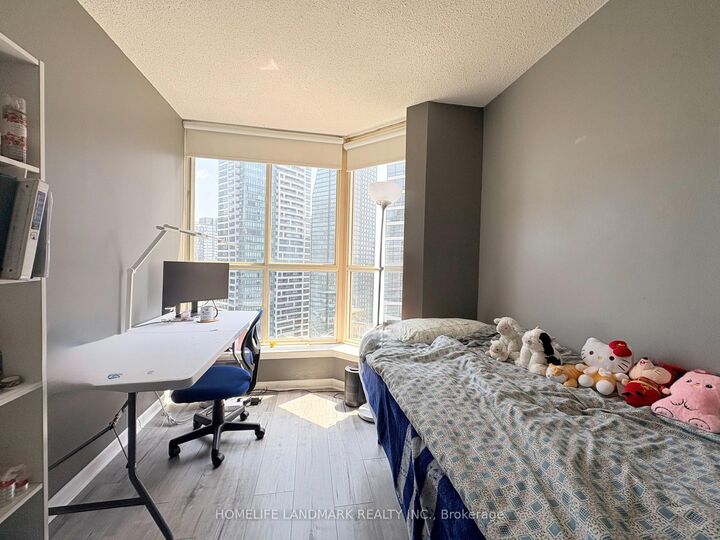 Property Photo:  44 St Joseph Street 2610  ON M4Y 2W4 