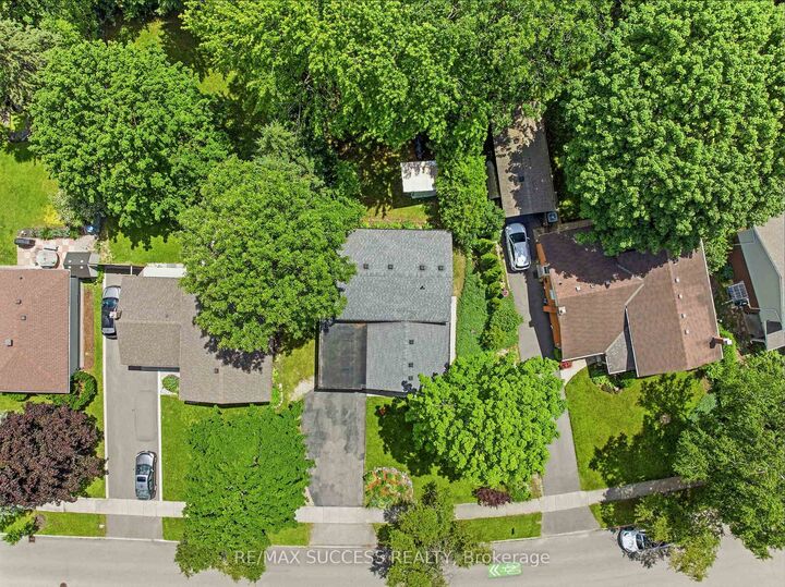 Property Photo:  97 Blythwood Road  ON N2L 4A1 