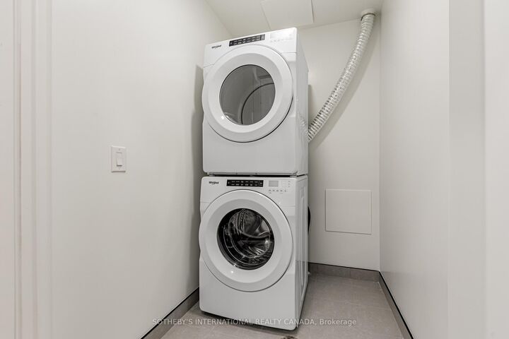 Photo de la propriété: 31 York Garden Way 104 ON M6A 2V1