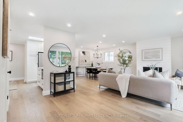 Property Photo: 1414 Dewbourne Crescent ON L7M 1E7