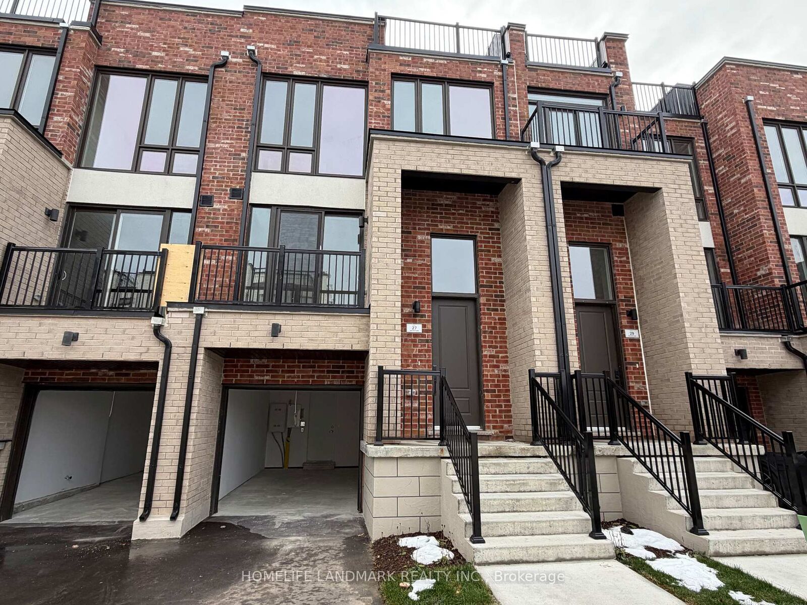 Property Photo: 27 Bancroft Lane ON L4E 1M1