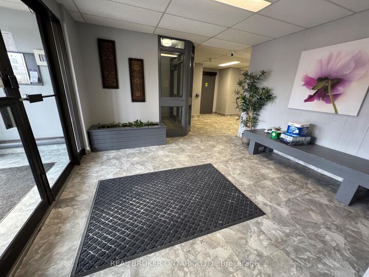 Property Photo:  845 Kyle Court 305  ON K6V 6K7 