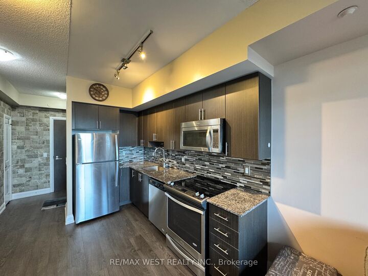 Property Photo: 7900 Bathurst Street 714 ON L4J 0J9