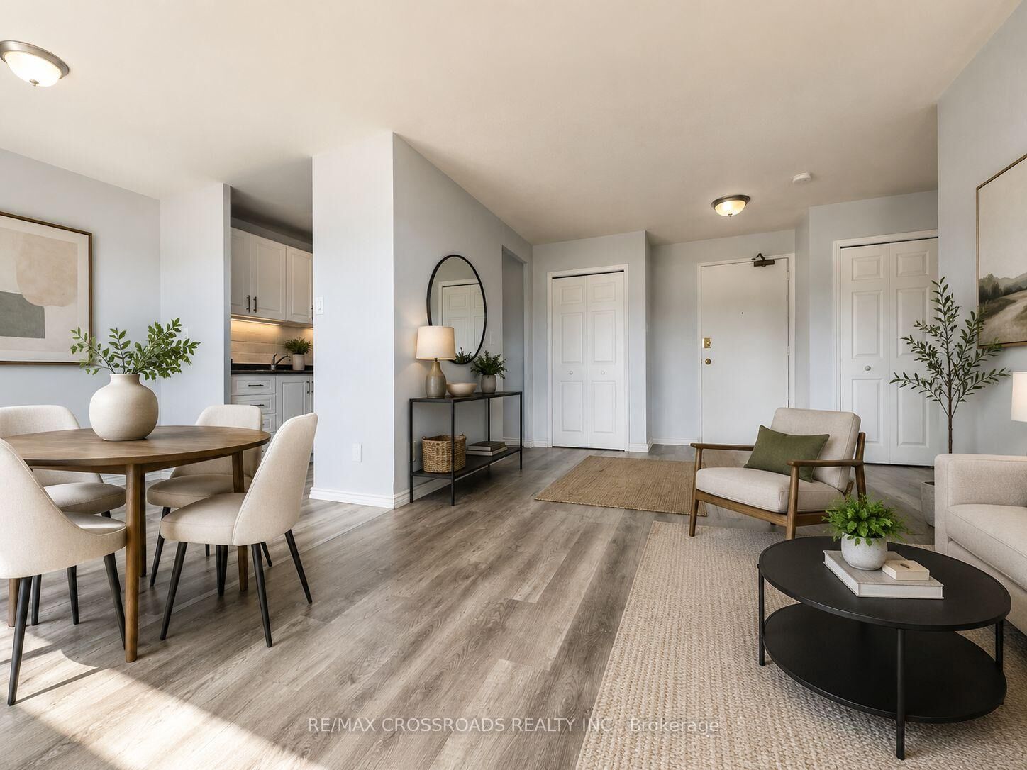Property Photo:  363 Lakeshore Road E 102  ON L5G 1H7 