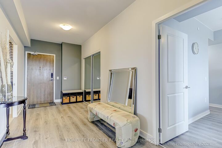 Property Photo: 100 Eagle Rock Way W 904 ON L6A 5B9