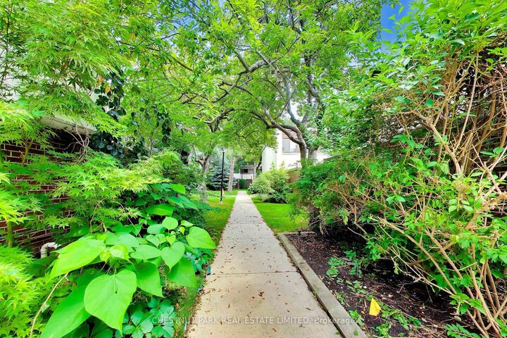 Property Photo: 396 Woodsworth Road 57 ON M2L 2T9