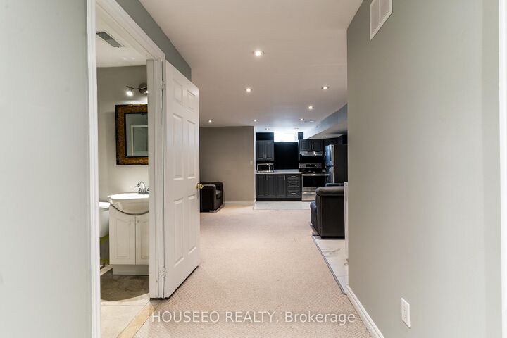 Property Photo:  3324 Sunlight Street Basement  ON L5M 0G8 