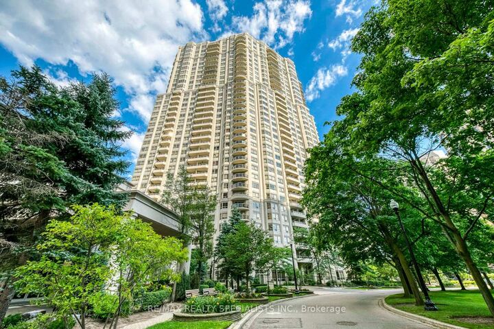 Property Photo:  25 Kingsbridge Garden Circle W 924  ON L5R 4B1 