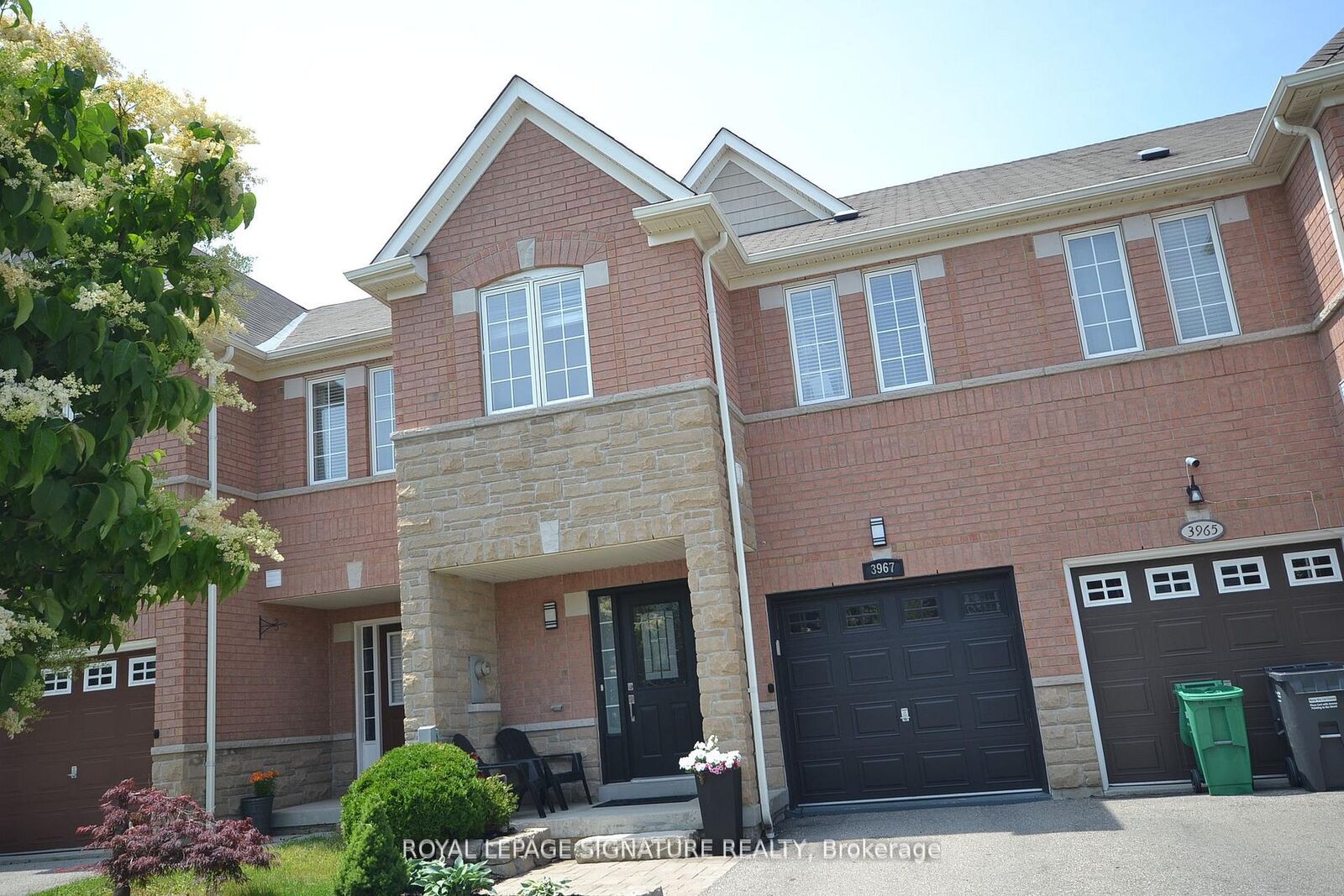 Property Photo: 3967 Stardust Drive ON L5M 8A6